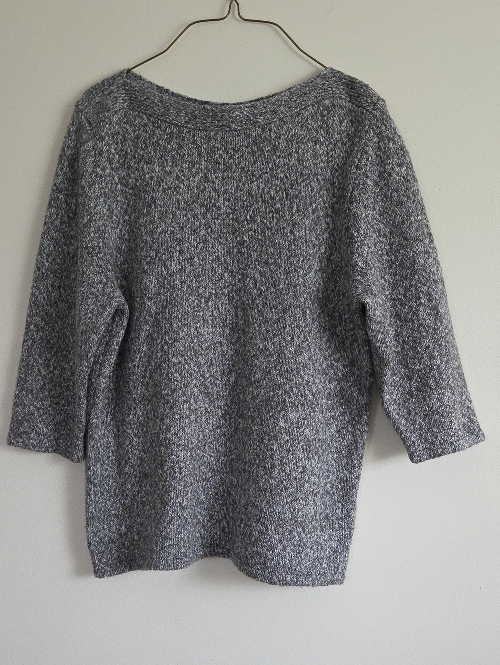 Leo & Nicole Heather Gray Crewneck Knit Sweater